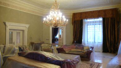 Photo of Арт-деко в оформлении гостиной с золотистыми акцентами